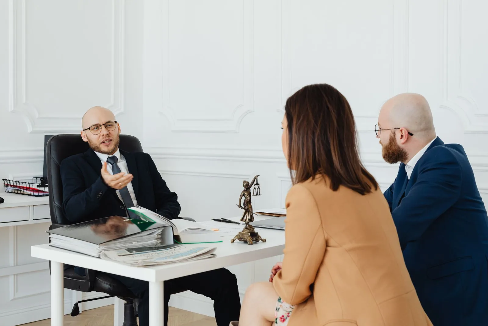 Incorporation lawyer explaining a corporation's structure to two entrepreneurs